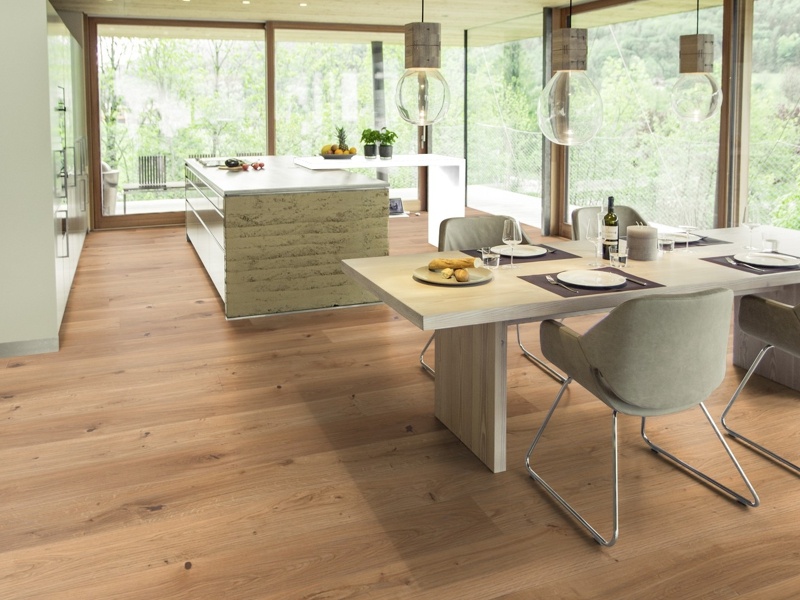 Dub Rustic, lak, dřevěné podlahy Weitzer