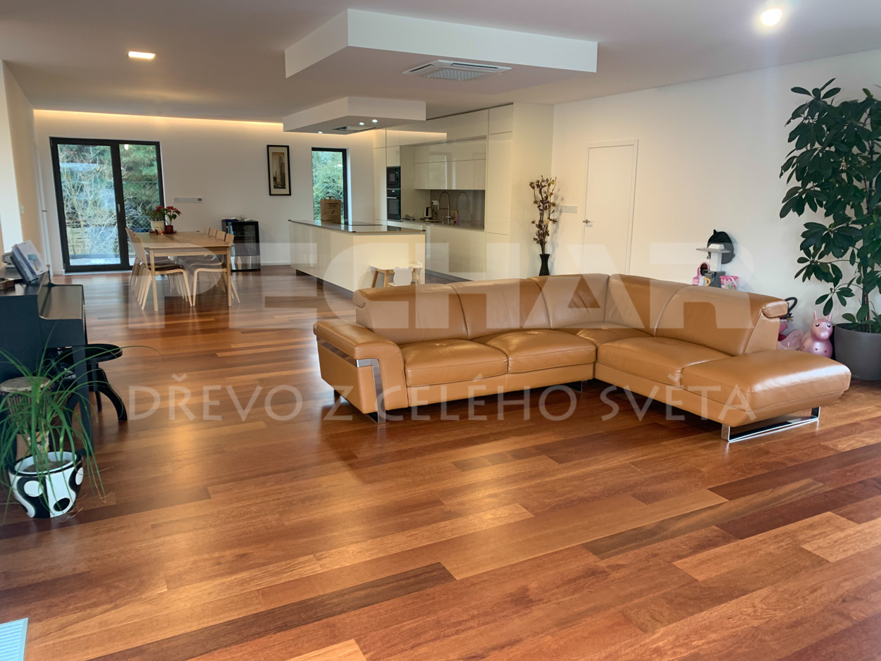 Merbau solid wood flooring with laquered surface